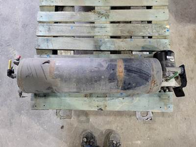 Freightliner Cascadia 125 Air Tank