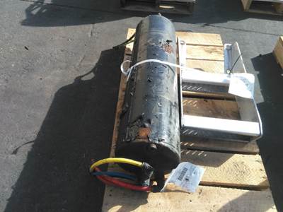 Freightliner Cascadia 126 Air Tank