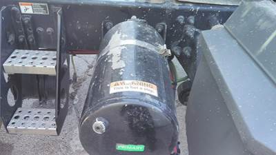 Freightliner Cascadia 126 Air Tank
