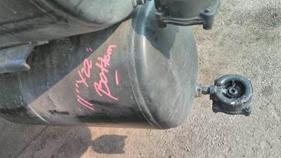 Freightliner Cascadia 126 Right Air Tank