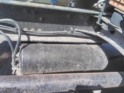 Freightliner FLD120 Air Tank