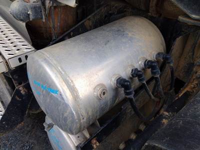 Mack Pinnacle CHU613 Air Tank for a Mack CHU613