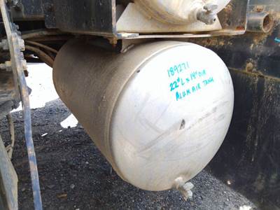 Mack Pinnacle CHU613 Air Tank for a Mack CHU613