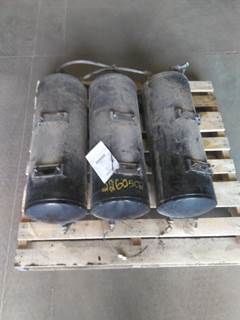 Mack Pinnacle CXU613 Air Tank for a Mack CXU613