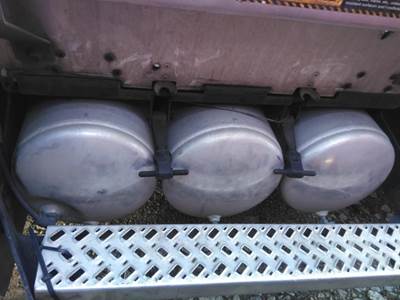 Mack Pinnacle CXU613 Air Tank for a Mack CXU613