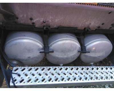 Mack Pinnacle CXU613 Air Tank for a Mack CXU613