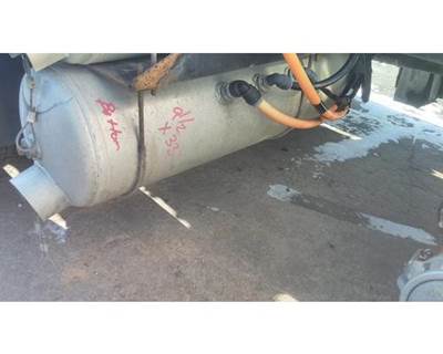 Peterbilt 579 Right Air Tank