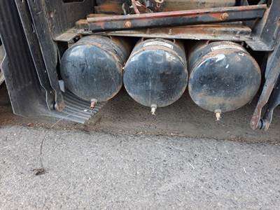 Volvo VNL Air Tank