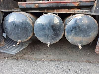 Volvo VNL Air Tank