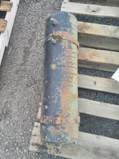 White ROAD BOSS 1 Air Tank