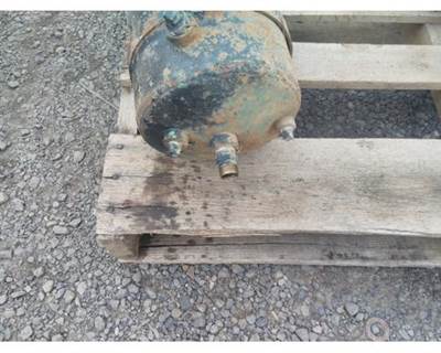 White ROAD BOSS 1 Air Tank