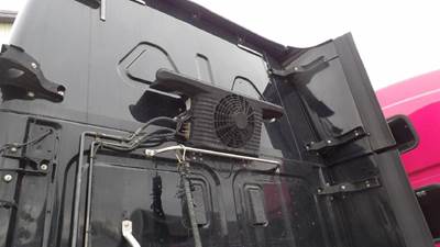 Freightliner Cascadia 125 Auxiliary A/C