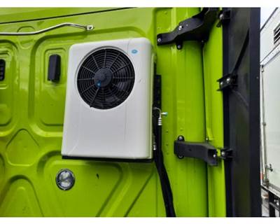 Freightliner Cascadia 126 Right Auxiliary A/C