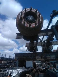 Mack Front Axle Assembly for a Mack CANNOT BE IDENTIFIED