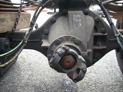 Eaton-Spicer 19060S Rear Axle Assembly