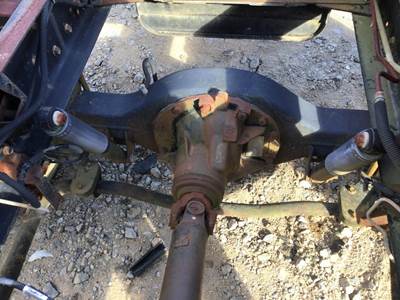 GMC Rear Axle Assembly for a GMC CANNOT BE IDENTIFIED