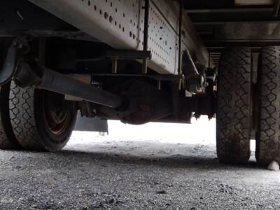 Isuzu R040 Rear Axle Assembly