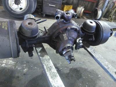 Meritor-Rockwell RS23240 Rear Axle Assembly for a Freightliner FL70