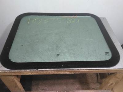 Freightliner Cascadia 126 Back Glass