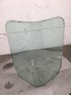 Kenworth T800B Back Glass