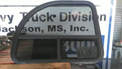 Mack Pinnacle CXU613 Right Back Glass for a Mack CXU613