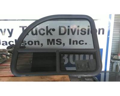 Mack Pinnacle CXU613 Right Back Glass for a Mack CXU613
