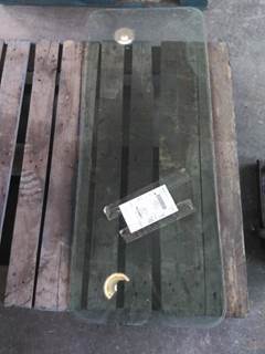 Mack Vision CX613 Back Glass for a Mack CX613