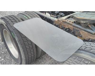 Peterbilt 579 Back Glass