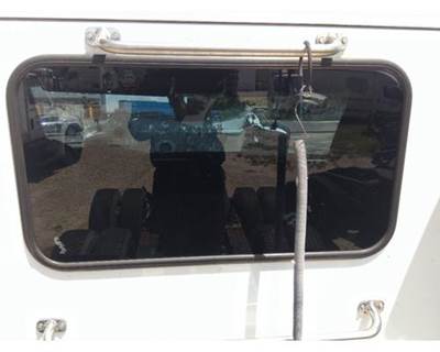 Peterbilt 579 Back Glass