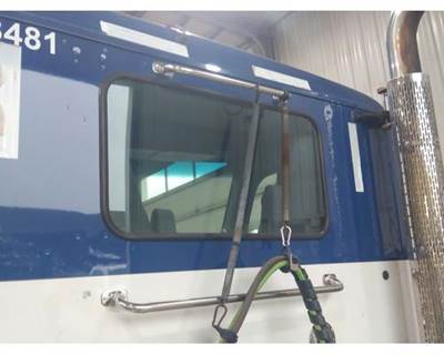 Peterbilt 579 Back Glass