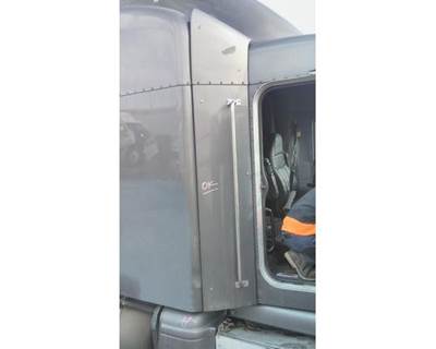 2012 Peterbilt 386 Right Air Deflector Filler Panel between Cab and Sleeper, Aluminum 80"X15"