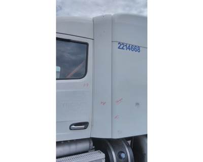 2018 Peterbilt 579 Left Filler Panel between Cab and Sleeper