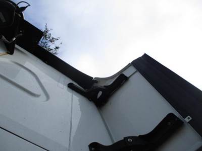 Freightliner Cascadia 125 Right Bracket