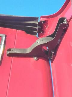 Freightliner Cascadia 125 Right Bracket