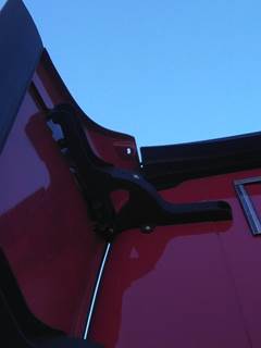 Freightliner Cascadia 125 Left Bracket