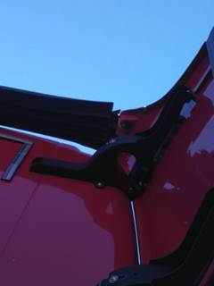 Freightliner Cascadia 125 Right Bracket