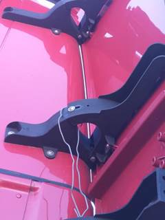 Freightliner Cascadia 125 Right Bracket