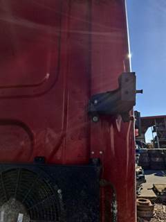 Freightliner Cascadia 125 Right Bracket