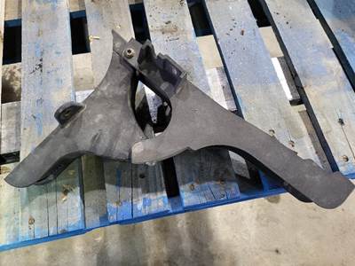 Freightliner Cascadia 125 Right Bracket