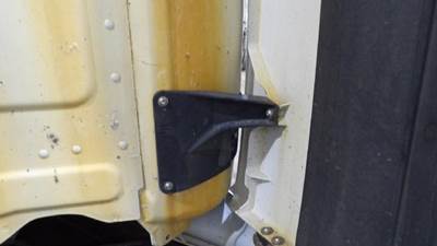 Freightliner Cascadia 125 Right Bracket
