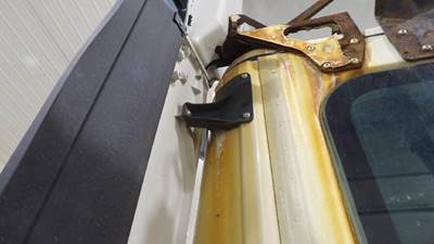 Freightliner Cascadia 125 Left Bracket