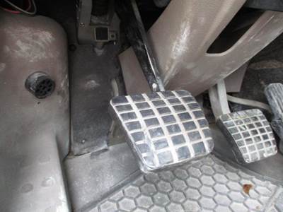 Freightliner Cascadia 113 Pedal