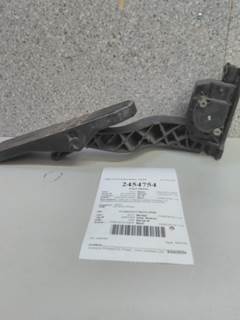 Freightliner Cascadia 113 Pedal