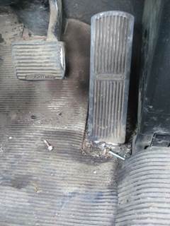 Freightliner FLD120 Pedal