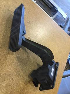 Freightliner M2 106 Pedal