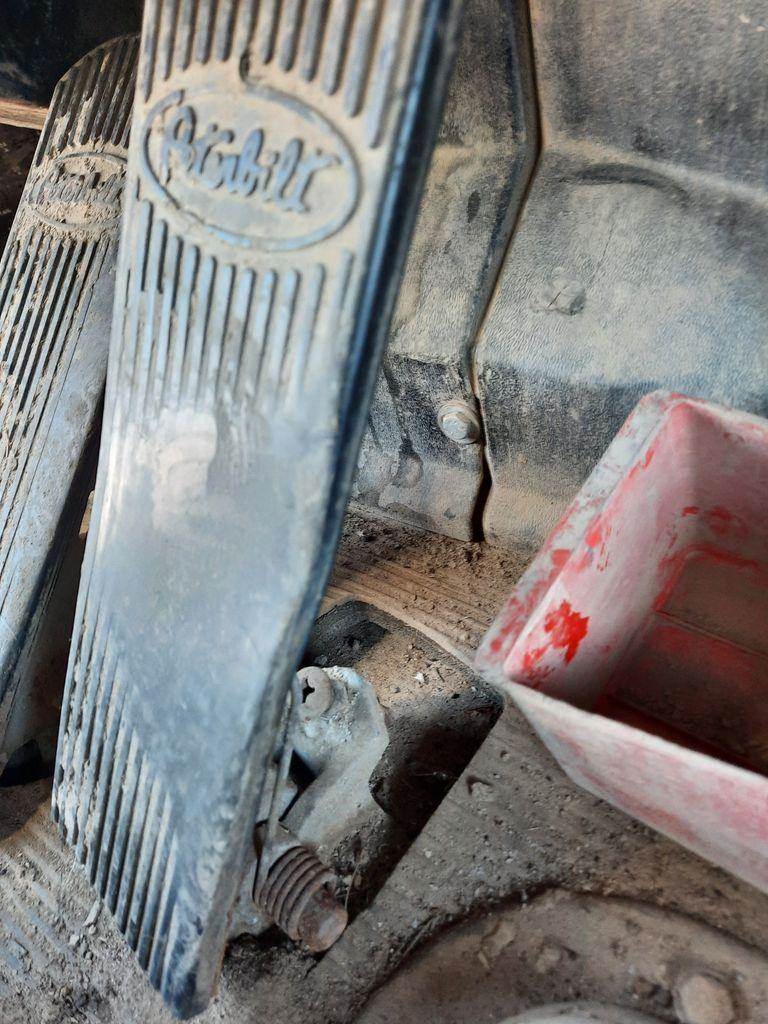 1987 Peterbilt 379EXHD Pedal for a Peterbilt 379 EXHD For Sale
