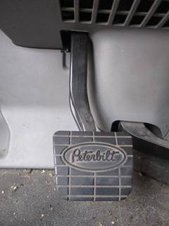 Peterbilt 579 Pedal