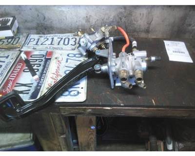 Used 2023 Peterbilt 579 Brake Pedal with Tractor Protection Valve, Part # G90-1174-201131210