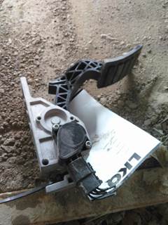 Used 2007 Volvo VNL Electronic Accelerator Pedal