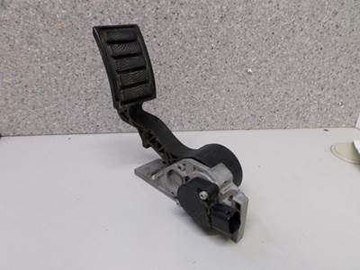 Used 2013 Volvo VNL Electronic Throttle Pedal with Sensor, Part # 21116877